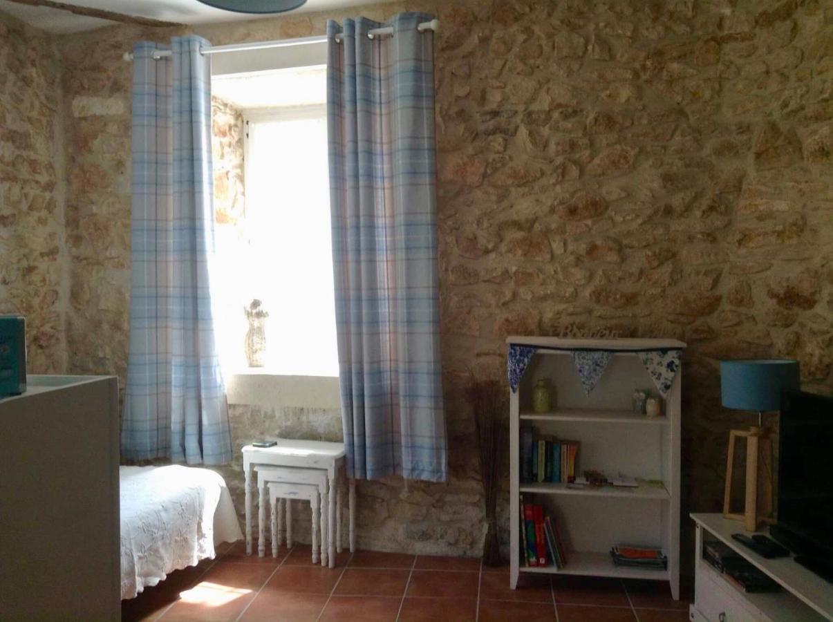 The Gatehouse At The Old Forge Villa Feuillade Bagian luar foto